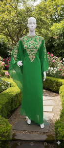 Élégance émeraude : Kaftan en soie verte orné à la main avec des broderies florales dorées complexes et des manches fluides de style kimono royal - Product Image 3