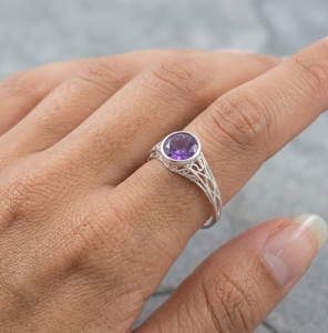 Anillo Fino de Filigrana con Piedra Púrpura, Cierre Redondo, Joyería Vintage para Mujer, Regalo para Fiesta - Product Image 1