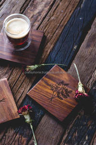 Posavasos de madera de Acacia Natural para interiores, Juego de 4 posavasos de hierro negro, hecho a mano - Product Image 5