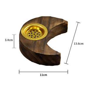 Brûleur d'encens en bois en forme de croissant, avec une veine de bois foncé riche et une coupelle en métal doré perforé intégrée pour la diffusion de parfum - Product Image 3