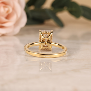 Anillo Ovalado de Lujo Chapado en Oro y Rodio con Piedra Central Ovalada Alargada y Piedras Laterales Pavé, Joyería Fina Elegante, Anillos de Regalo Impresionantes - Product Image 4