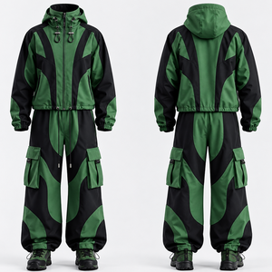 Conjunto Deportivo Personalizado de Dos Piezas con Capucha en Verde y Negro, Chaqueta con Cremallera y Pantalones Jogger Cargo, Unisex - Product Image 1