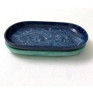 Plateau de service artisanal en résine avec motif marbré et tourbillon aquatique pour la maison, l'hôtel et la restauration - Product Image 5