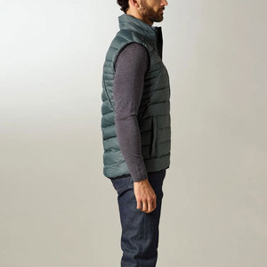 Gilet pour homme sur mesure avec des matériaux de haute qualité et un look élégant, idéal pour les activités de plein air, fournisseur en gros - Product Image 6