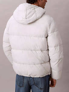 Chaqueta Bomber Impermeable y Cortavientos con Capucha y Cordón Ajustable, Color Gris, con Logotipo Personalizado, Bolsillos Laterales con Ribete, de Alta Demanda - Product Image 2