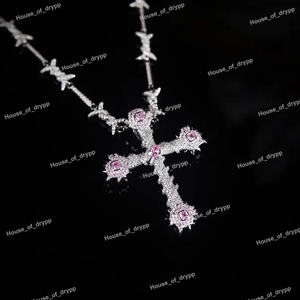 Collar con Cruz de Moissanita y Diamantes en Plata con Piedras Rosas, Joyería de Declaración Espiritual - Product Image 2