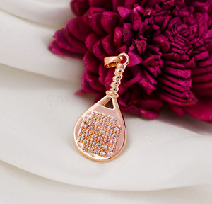 Colgante de Lujo Más Vendido, Chapado en Oro Rosa, Plata 925, 33mm, con Diseño de Raqueta de Tenis y Pavé de Circonitas, Joyería Fina - Product Image 4