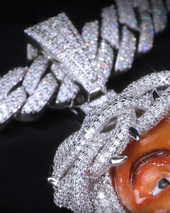 จี้ศาสนาพระเยซูที่สง่างามที่กำหนดเองด้วยเคลือบฟันและเงินสเตอร์ลิงหิน VVS Moissanite ปรับแต่งได้รับการยอมรับ - Product Image 2