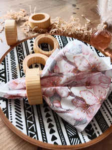 Servilleteros de madera con acabado liso para decorar su mesa con elegancia durante almuerzos, cenas o vacaciones informales. - Product Image 2