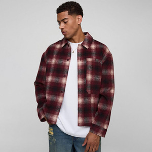 Camisa de Franela de Algodón Personalizada para Hombre, con Cuello y Botones, Mangas Largas con Acolchado Superpuesto, Corte Regular, Sobrecamisa a Cuadros Rojos - Product Image 1