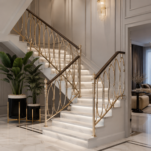 Barandal de escalera dorado ornamentado con diseño de balaustre ovalado y pasamanos de madera oscura para escalera interior de lujo en una villa. - Product Image 2