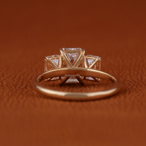 แหวนเพชรทรงเอเมอรัลด์คัทสามเม็ด ทองคำแท้ 14k เพชร CVD รับรองโดย IGI เครื่องประดับเจ้าสาวสำหรับผู้หญิง - Product Image 5