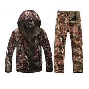 Ensemble veste de chasse à capuche imperméable, respirante et coupe-vent pour homme et pantalon en toile - Product Image 1