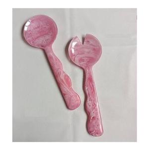 Juego de utensilios para ensalada de resina, estilo americano, ecológico, hecho a mano, con textura de mármol, rosa y blanco, cuchara y tenedor para ensalada. - Product Image 3