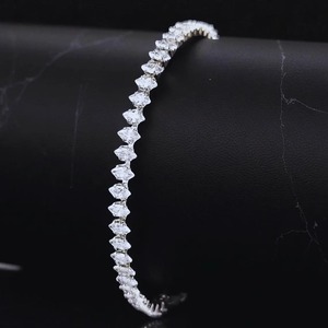 Bracelet élégant en diamant de laboratoire de haute qualité, bijoux élégants pour un usage décontracté ou pour le bureau et les soirées, disponible à la vente - Product Image 1