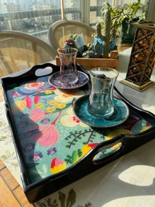 Plateau de service en bois fait main avec décorations florales Mina, plateau décoratif pour le petit-déjeuner, le thé et le café avec poignées pour la décoration de la maison, de la cuisine et de la table - Product Image 5