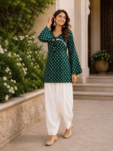 Ensemble Lehenga Choli en coton pur de qualité supérieure avec imprimé Bandhej et pantalon Farsi pour femmes, infroissable, extensible, traditionnel, toutes saisons - Product Image 4
