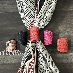 Nouveau Prix de Gros Dernier Cri Porte-Foulard Western en Cuir de Vache Véritable Façonné à la Main Style Western OEM ODM pour Cowgirls - Product Image 1