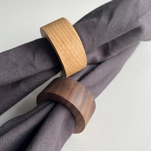 Rodajas de Madera Rústicas, Anillos para Servilletas de Madera Natural con Corteza de Árbol para Decoración de Mesa en Bodas, Hoteles y Restaurantes - Product Image 1