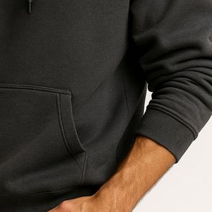 Sweat à capuche d'hiver pour homme, noir, en molleton de coton mélangé, imprimé logo personnalisé, très tendance, coupe droite légèrement tombante, écologique - Product Image 4