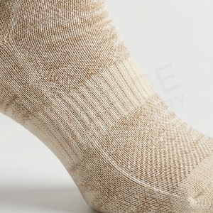Chaussettes pour hommes, style régulier, en coton tricoté à carreaux, respirantes, pour un usage quotidien en automne - Product Image 5