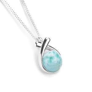Pendentif Baiser Vintage en Larimar Fait Main, Plaqué Or sur Argent Sterling, Bijou Cadeau pour Femme, Pierre de Naissance et de Fiançailles - Product Image 1