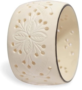 Bracelet manchette en céramique et résine fait main, noir avec motif marbré bleu, qualité supérieure, bijou unisexe classique pour femme - Product Image 2