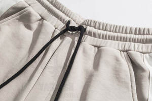 Shorts en twill pour homme, en coton durable, style décontracté, coupe classique, avec fermeture boutonnée et poches latérales - Product Image 6