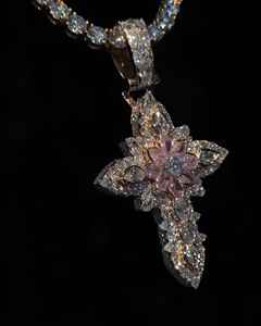 Collar con colgante de cruz de moissanita rosa hecho a medida, con incrustaciones de circonitas, en plata 925, estilo hip hop, para raperos, uso diario. - Product Image 4