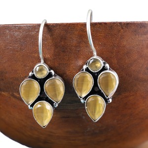Pendientes Boho Étnicos Tribales con Ojo de Gato Amarillo |   Pendientes Colgantes de Latón Plateado en Plata Antigua para Mujer, Hechos a Mano, para Fiestas y Eventos, Venta al por Mayor - Product Image 3