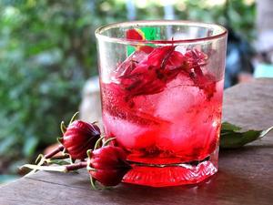 Fleurs d'hibiscus séchées entières rouges du Vietnam, ingrédient botanique pour le thé d'hibiscus, préparation de boissons en feuilles, emballage de détail - Product Image 3