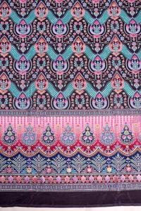 ผ้าพิมพ์ลายดอกไม้เรขาคณิตสไตล์ชาติพันธุ์สีน้ำตาลกาแฟแบบเครปธรรมชาติ พร้อมขอบตกแต่งอย่างสวยงาม เหมาะสำหรับทำชุดคุर्ติ - Product Image 3