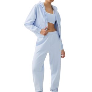 Conjunto Deportivo de 2 Piezas para Mujer, Sudadera Corta con Cierre y Pantalones Jogger, Ropa de Estar por Casa, Logotipo Personalizado, OEM, Venta al Por Mayor - Product Image 4