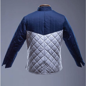 Gambeson médiéval matelassé bicolore Hema, veste de combat LARP rembourrée en coton respirant, double boutonnage avec boutons en laiton - Product Image 5