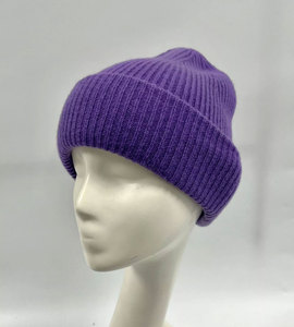 Bonnet classique en acrylique tricoté, confortable, chaud, ajustement élastique, unisexe, épais, doux et douillet pour l'hiver - Product Image 1