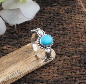 Bague Solitaire Classique Bohème Faite à la Main en Argent Sterling 925 avec Turquoise Taille Brillant Sertie Clos, pour Mariage et Fêtes - Product Image 3