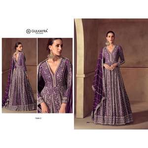 Robe Anarkali de luxe Sayuri Designer Riay en tissu Chinon véritable avec de riches broderies pour les occasions de mariage et festives - Product Image 2