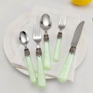 Juego de Cubiertos Vintage con Mangos de Resina Verde Menta, Acero Inoxidable Pulido a Espejo, Apto para Lavavajillas, para Bodas y Fiestas - Product Image 1