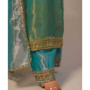 Vestido de noche elegante con trabajo de secuencia de bordado y trabajo hecho a mano con piedra - Product Image 5