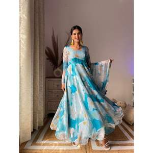 ชุดราตรีพิมพ์ลายดิจิทัลผ้าโปร่งบางพร้อมสายรัดท้องฟ้า - Product Image 1