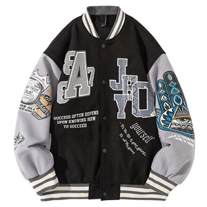 Veste universitaire noire pour homme avec manches grises, patch brodé lettre Y, style streetwear, col rabattu, pour l'automne - Product Image 3
