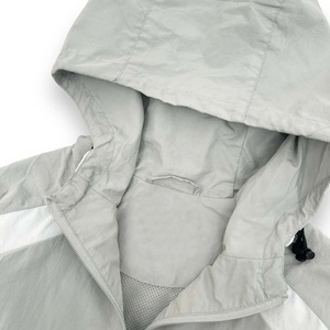 Chaqueta de lona acolchada para correr en invierno, precio económico, logotipo personalizado, transpirable, con bloques de color, con cremallera, con capucha, gruesa e impermeable - Product Image 3