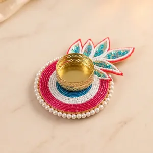 Support de bougie Diya rond fait main avec des perles et un support doré pour les activités religieuses - Product Image 2