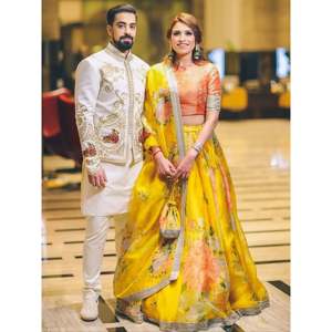 Lehenga Choli de mariée en organza à imprimé floral numérique jaune - Product Image 1