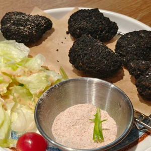 Vente en gros de morceaux de poulet frit croustillant à l'encre de seiche, style coréen, surgelés IQF, prêts à cuisiner, en sachet - Product Image 1