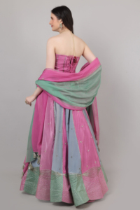 Ensemble Lehenga Choli pour femme, style traditionnel moderne, 3 couleurs (rose, gris, vert) avec des détails en Gotta et en Cut Dana. - Product Image 2
