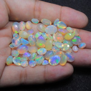 Opale naturelle taillée en facettes, opale d'Éthiopie Welo, forme ovale 4x6mm, 5x7mm, 6x8mm, 7x9mm, opale à jeu de couleurs multicolores - Product Image 4