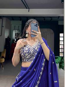 Nuevo conjunto de lehenga azul real de Cachemira con blusa y dupatta ricamente bordadas - Product Image 4
