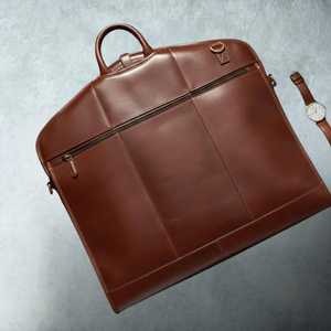 Bolsa de Ropa Premium de Cuero Hecha a Mano, Resistente, con Cierre, para Viajes de Negocios o Casuales - Product Image 3