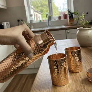 Botella de Agua de Cobre Martillado de 950 ml (27 oz), Duradera, Reutilizable, para Deportes al Aire Libre, Viajes, Vaso Electrochapado con Cepillo - Product Image 1